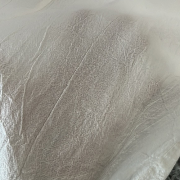 White Linen top M crochet fish embellished shell buttons split hem notched neck - Picture 6 of 6